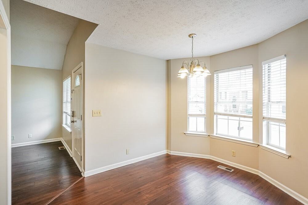 4020 Calumet Dr - Photo 5 of 16