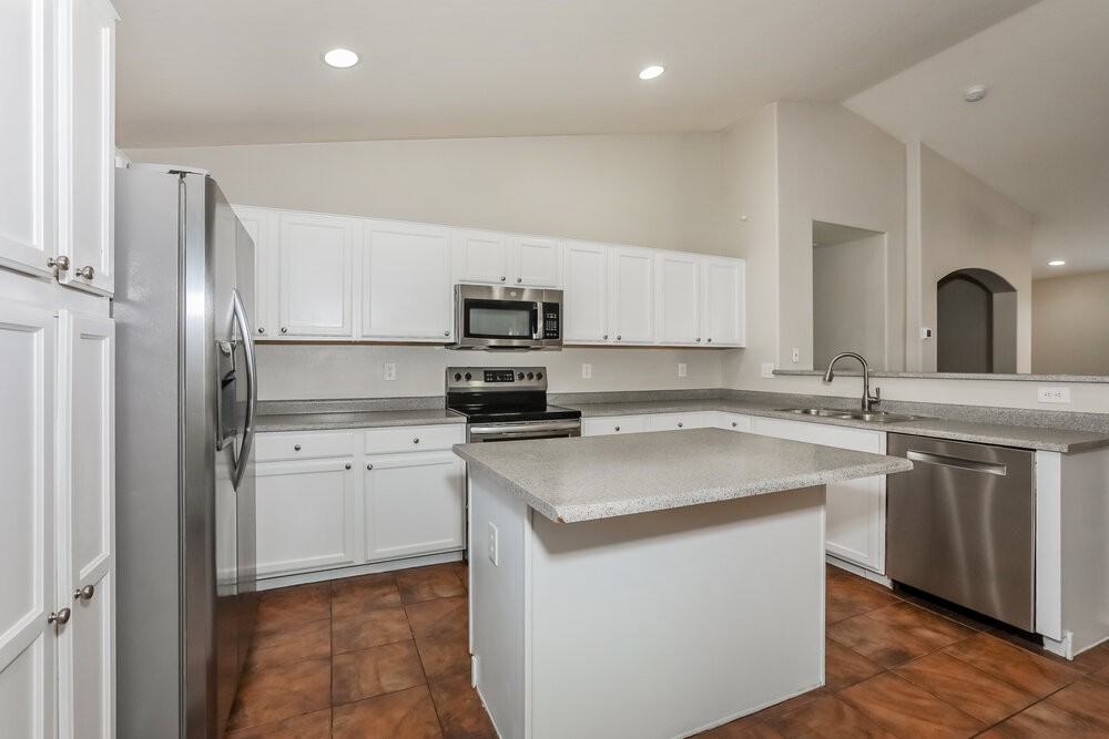 484 W Gascon Rd - Photo 7 of 16