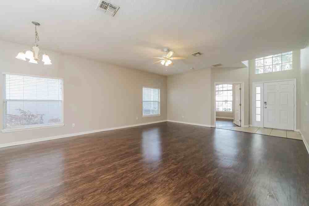 4316 Creeks Run Blvd - Photo 5 of 16