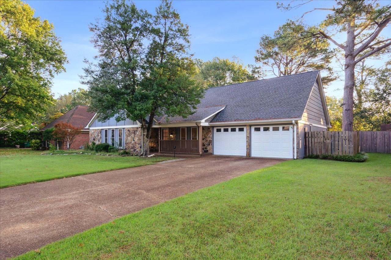 1720 Brierbrook Rd - Photo 3 of 35