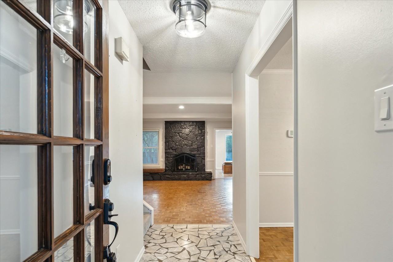 1720 Brierbrook Rd - Photo 5 of 35