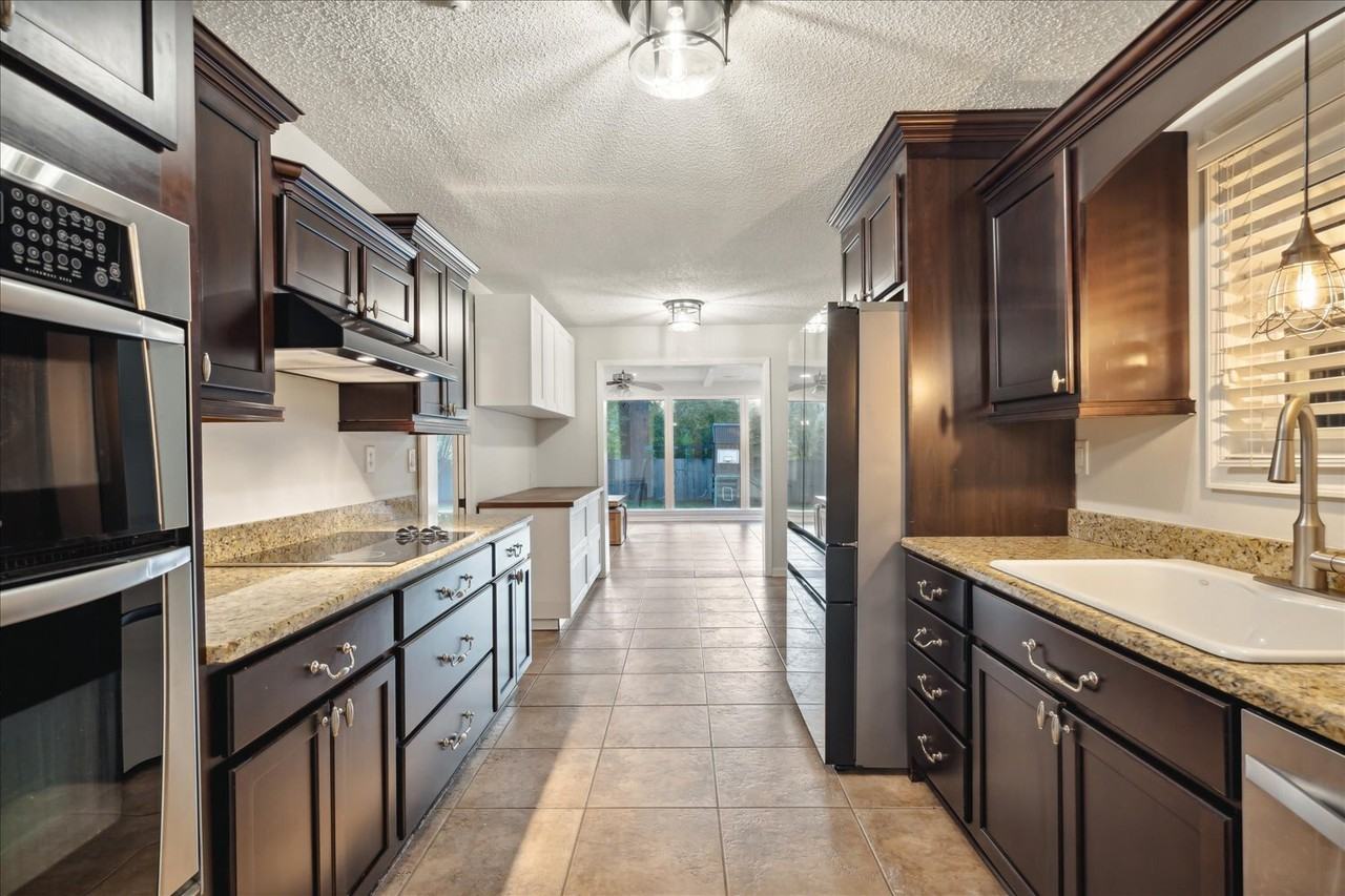 1720 Brierbrook Rd - Photo 4 of 35