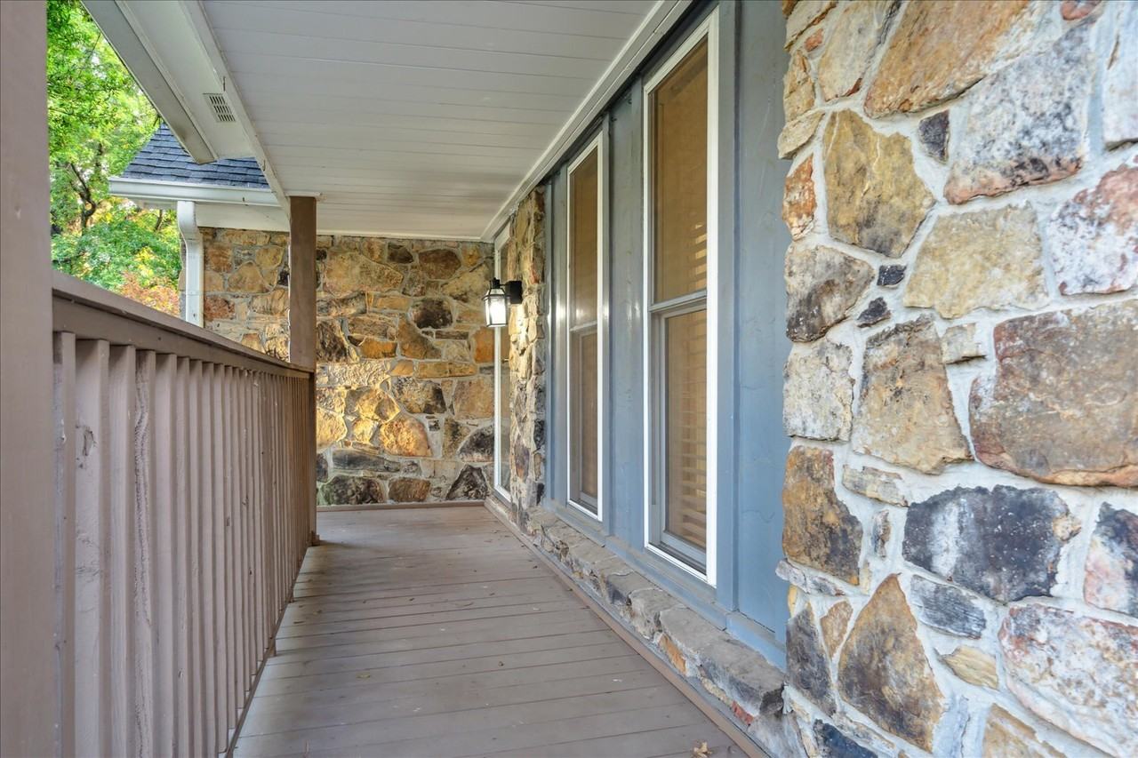 1720 Brierbrook Rd - Photo 6 of 35