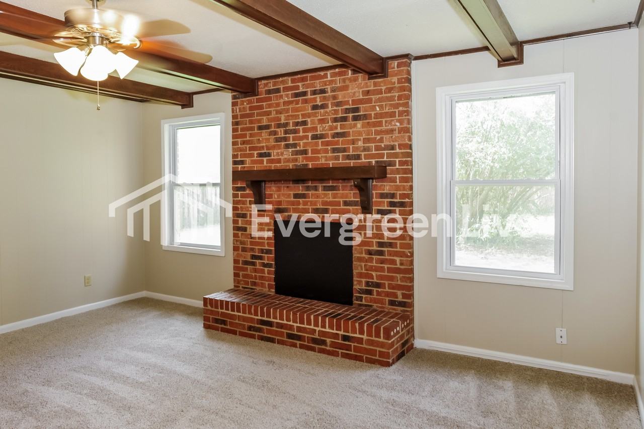 1305 Cantwell Ave Sw - Photo 3 of 15