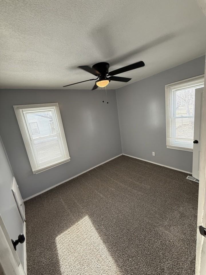 1536 S Edwards Ave - Photo 7 of 23