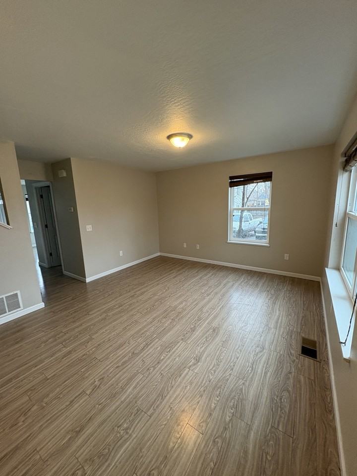 1911 Mount Ave #B - Photo 2 of 17