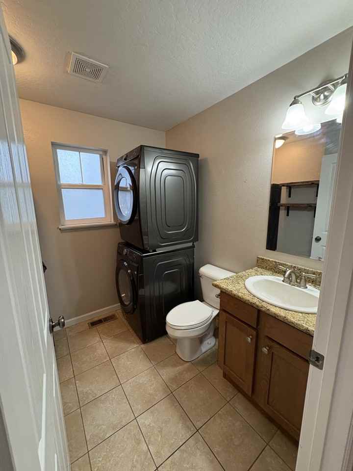 1911 Mount Ave #B - Photo 7 of 17