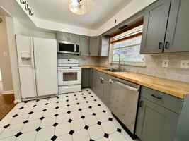 featured image of 208 Bridge St