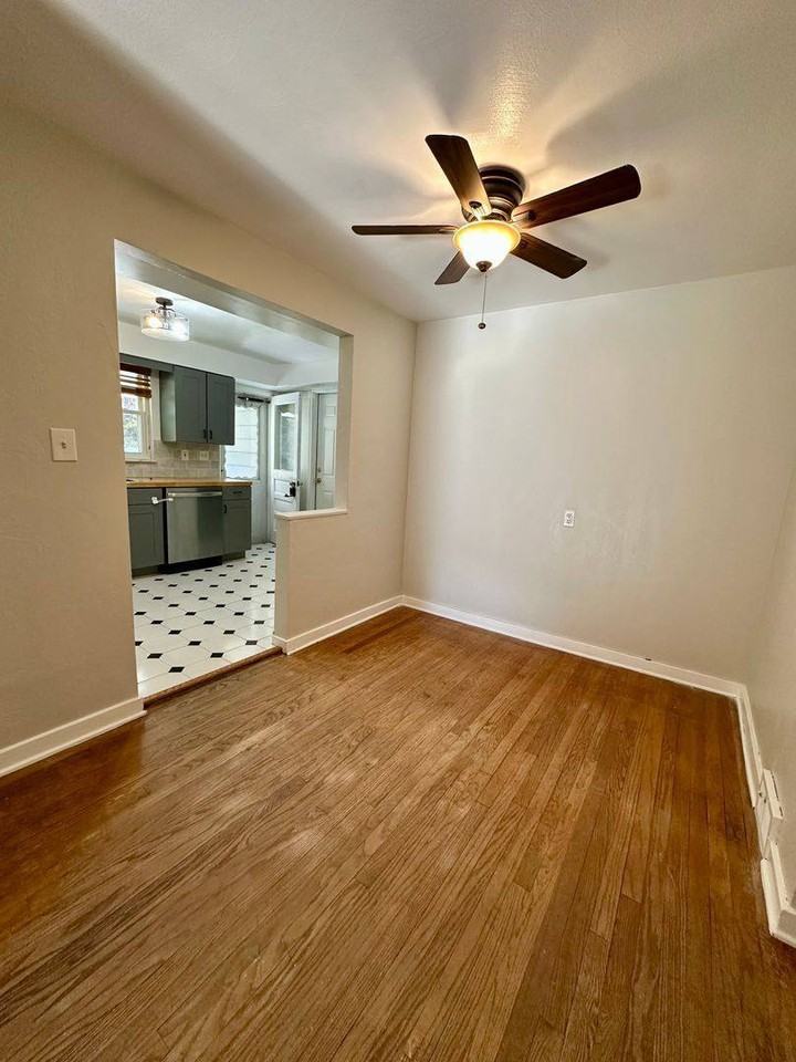 208 Bridge St - Photo 7 of 10