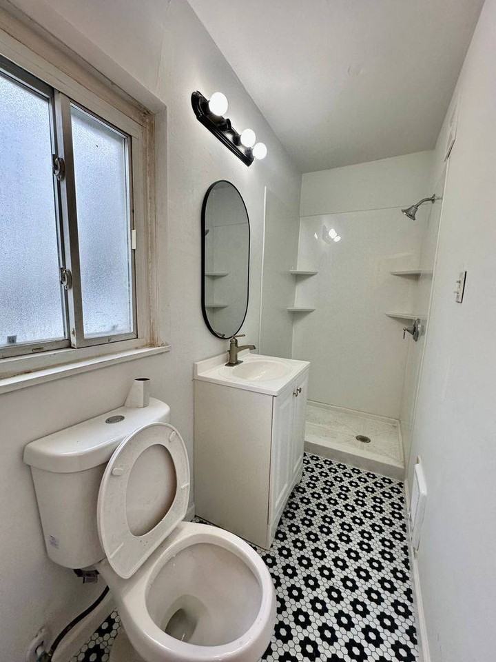 3016 Mary St - Photo 3 of 8