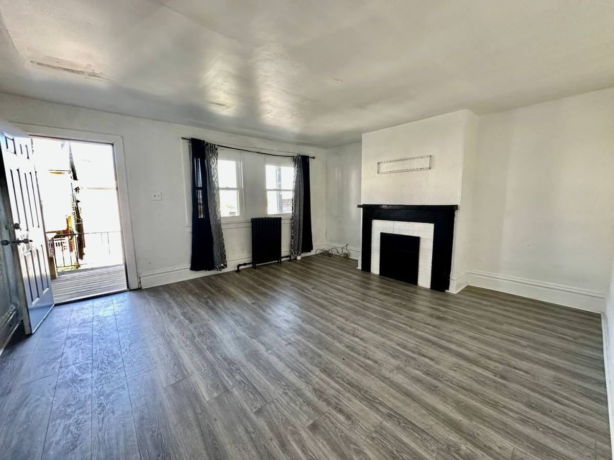 2330 Eccles St - Photo 2 of 10