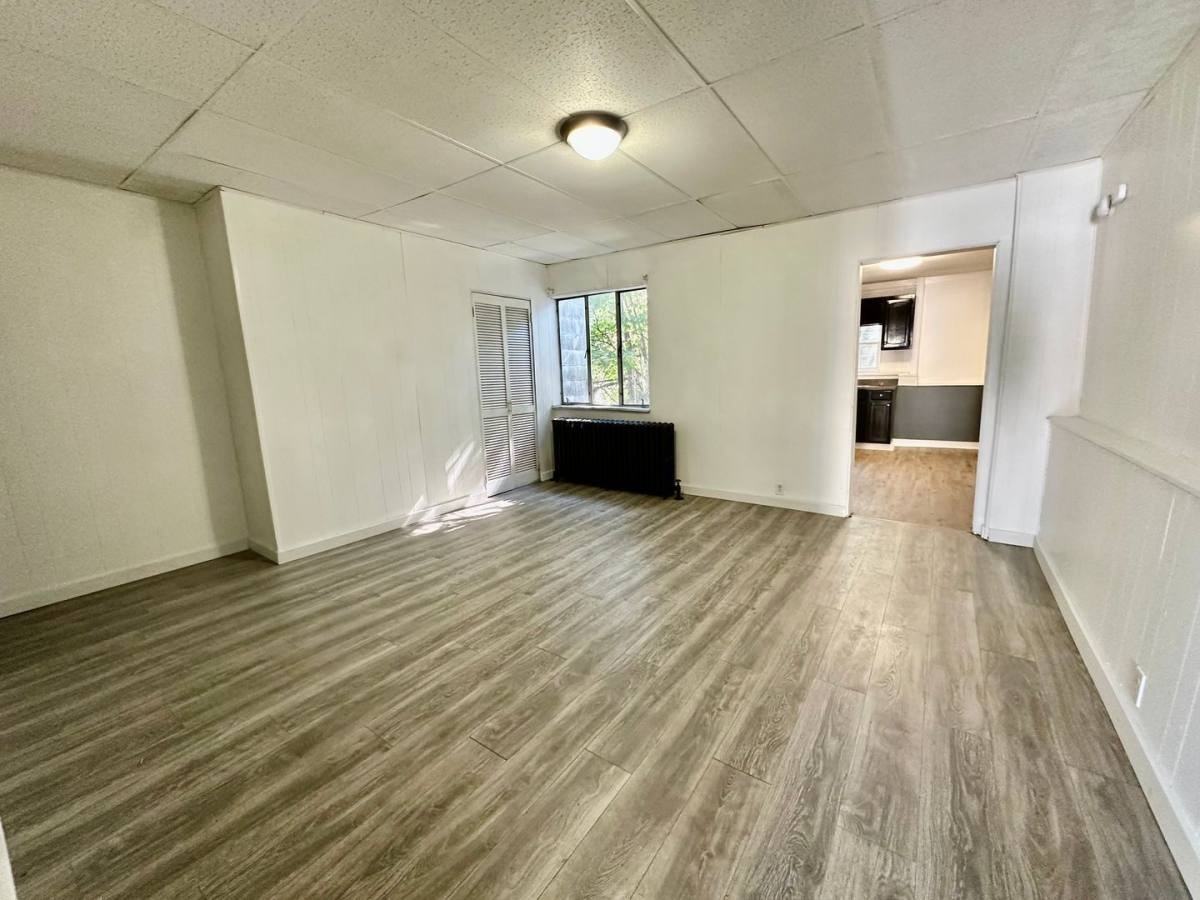 2330 Eccles St - Photo 3 of 10