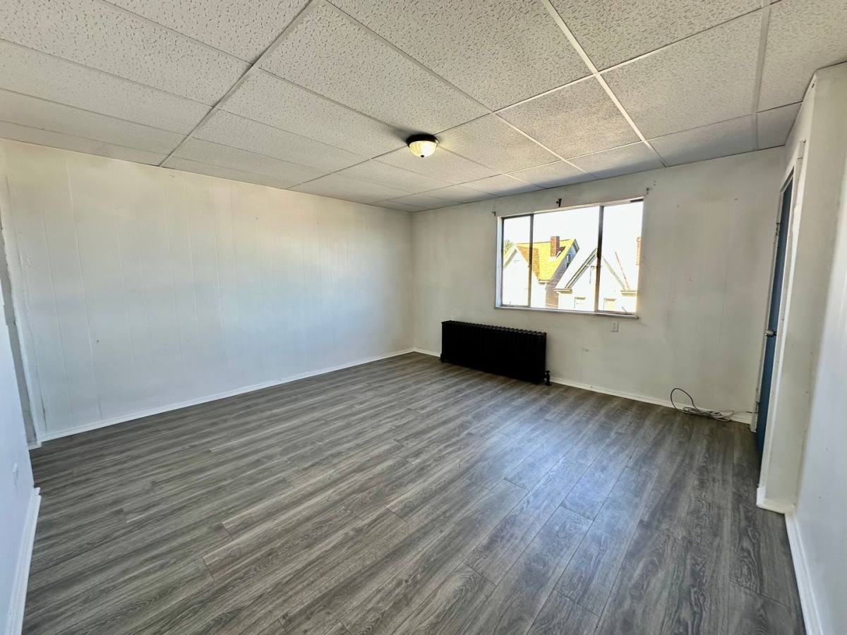 2330 Eccles St - Photo 6 of 10