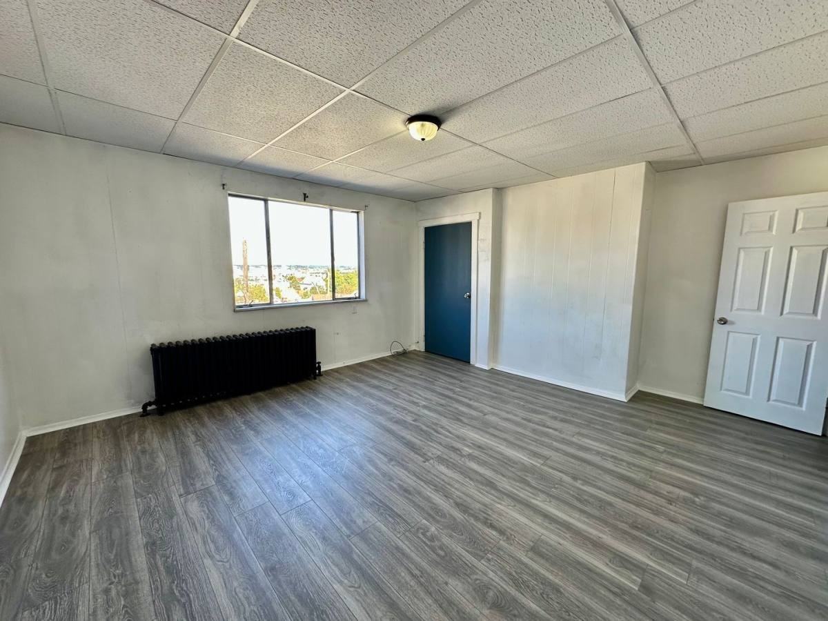 2330 Eccles St - Photo 7 of 10