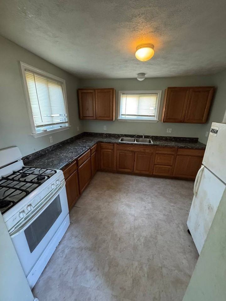 601 Farnsworth Ave - Photo 4 of 10