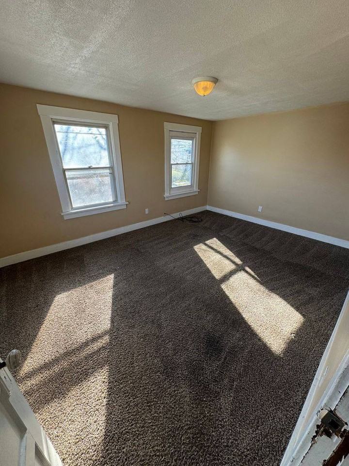 601 Farnsworth Ave - Photo 5 of 10