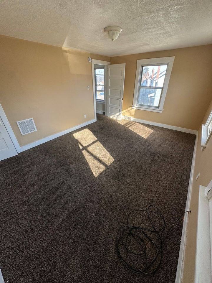 601 Farnsworth Ave - Photo 6 of 10