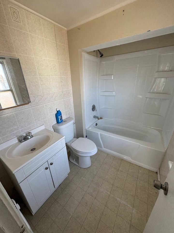 601 Farnsworth Ave - Photo 7 of 10