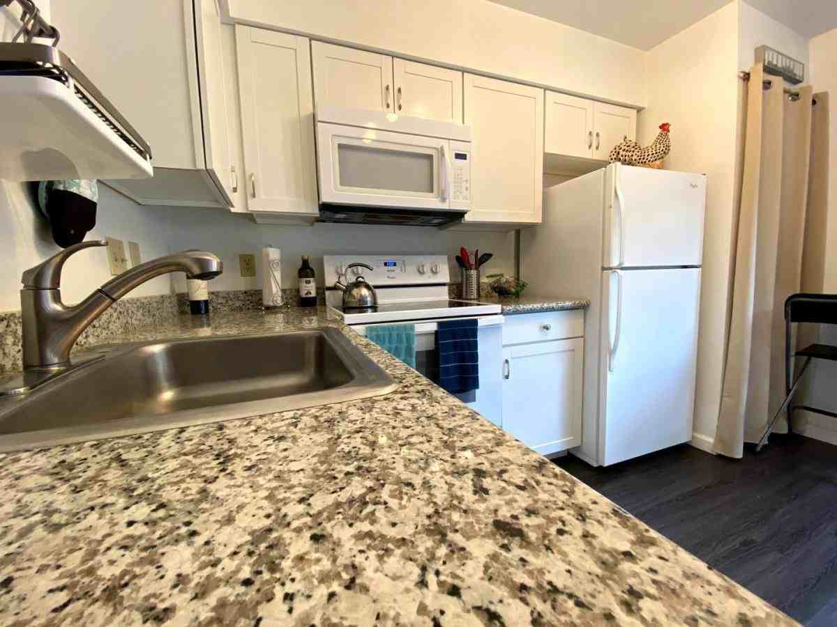 3271 Niagara Sq - Photo 4 of 10