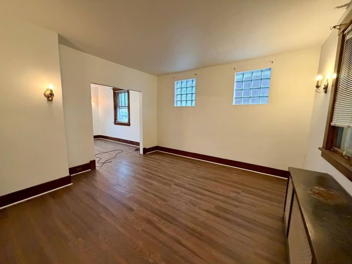 1011 2nd St - Photo 2 of 10