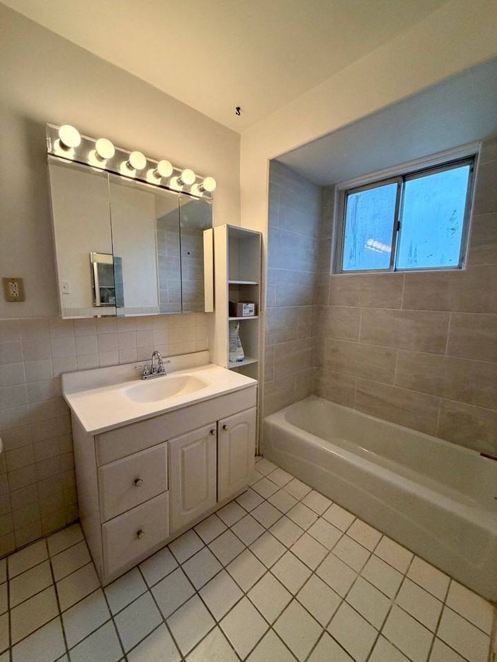 1011 2nd St - Photo 7 of 10