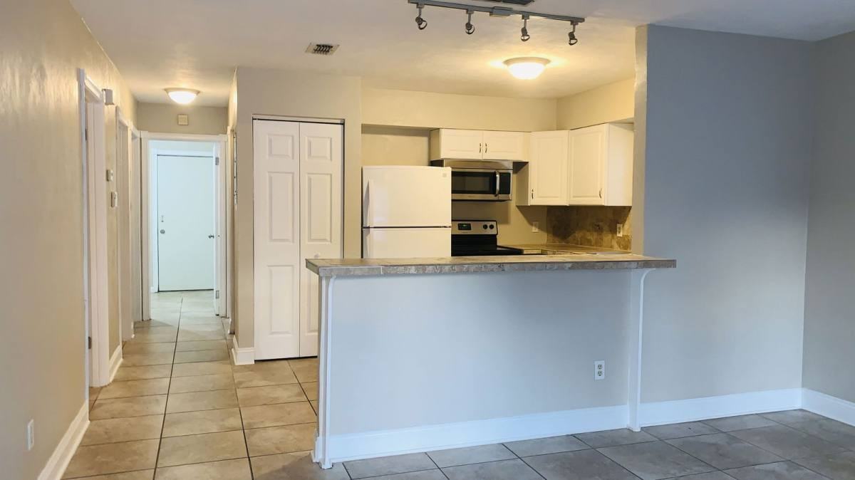 957 Glenwood St - Photo 2 of 10