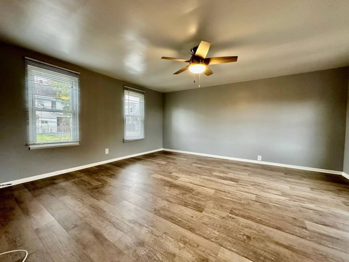 102 Ivy St - Photo 2 of 10