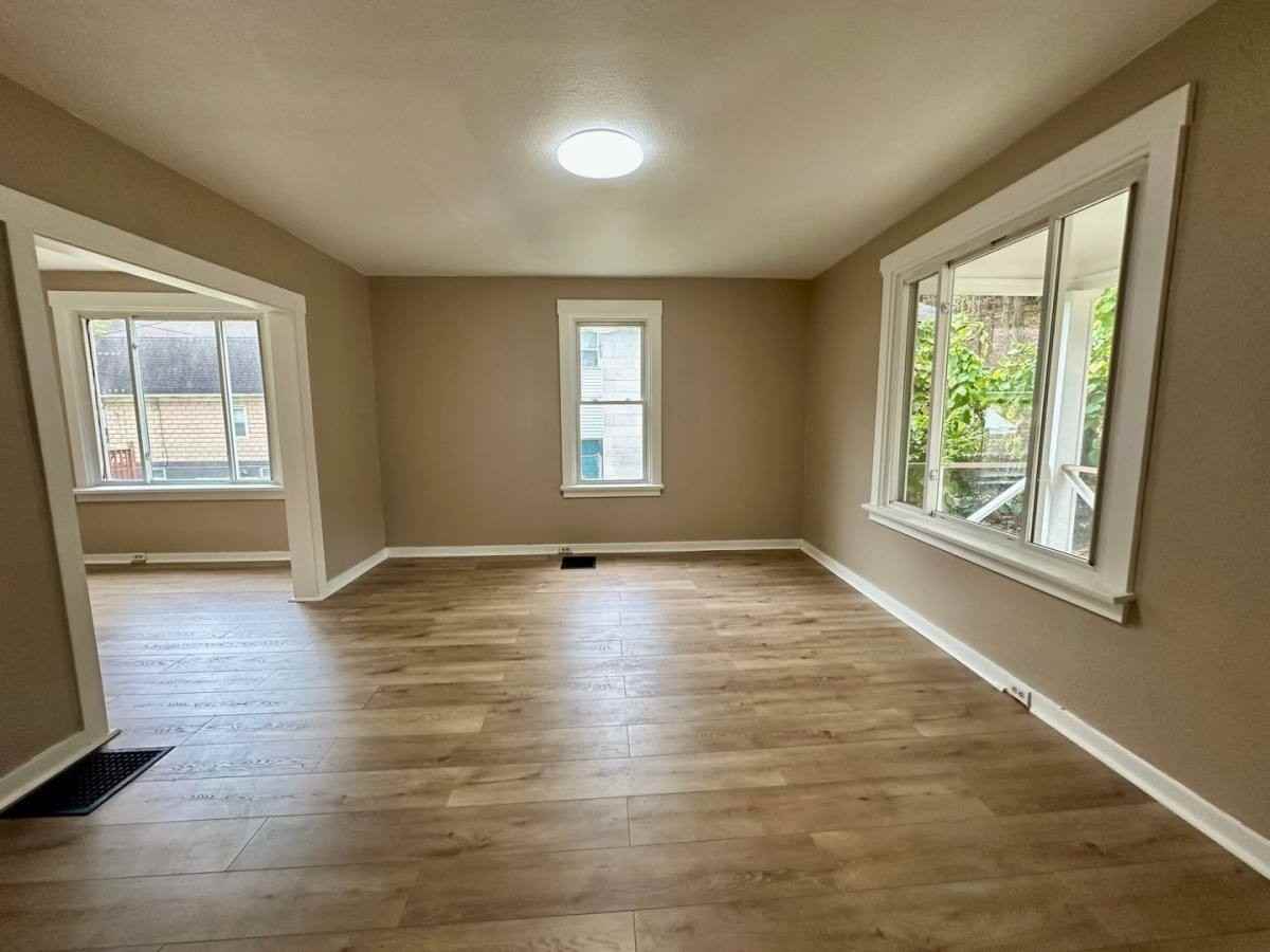 102 Ivy St - Photo 3 of 10