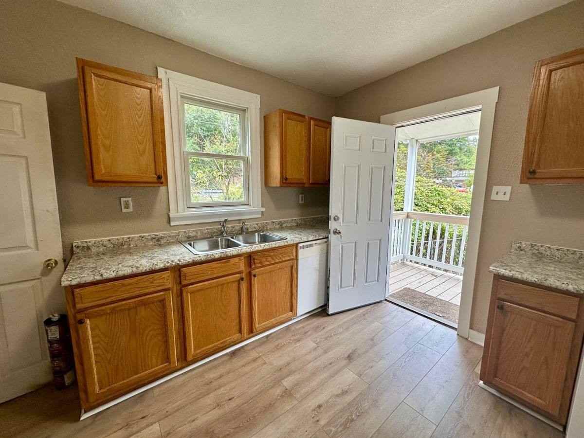 102 Ivy St - Photo 7 of 10