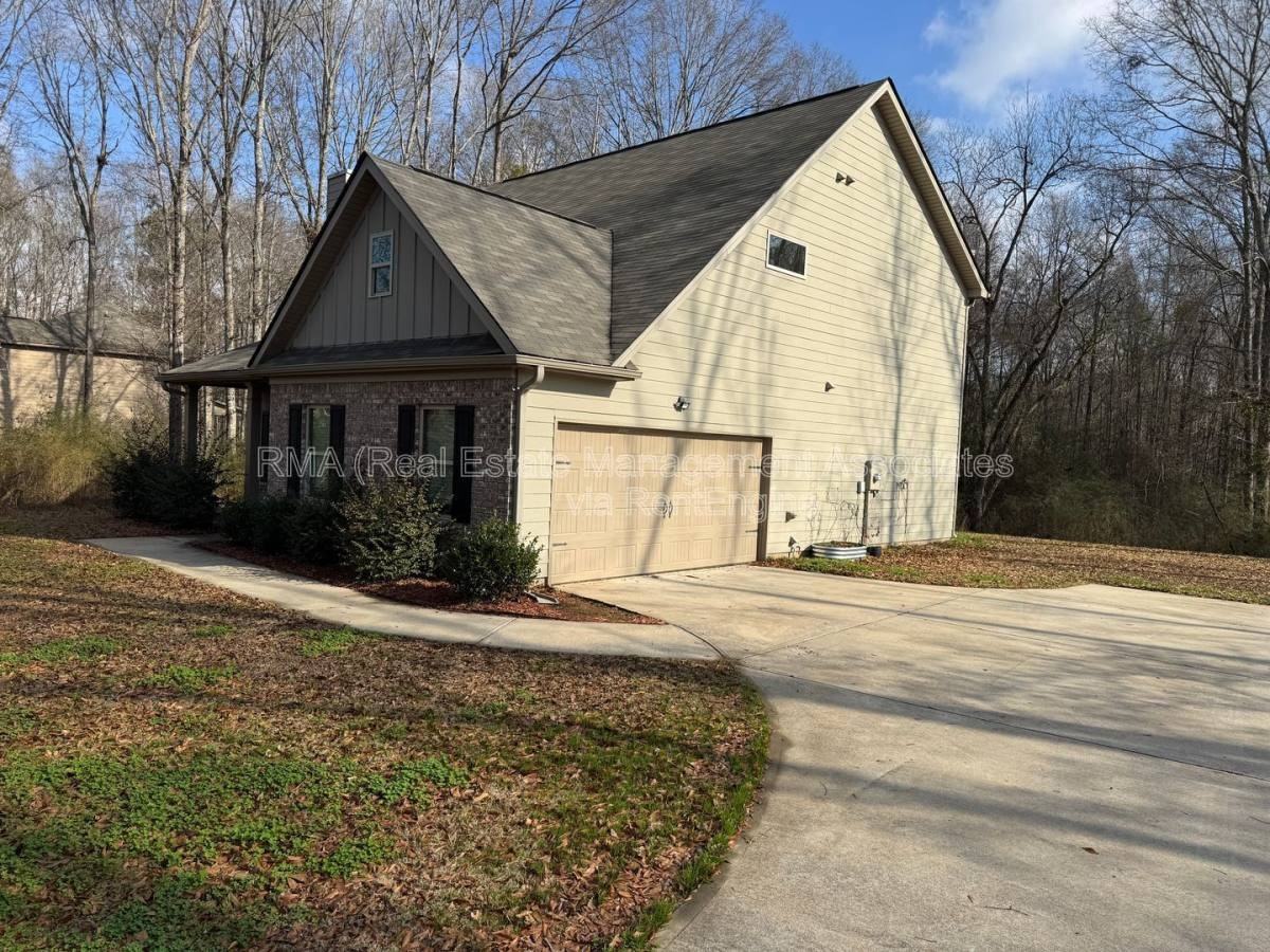 2495 Barnesville Rd - Photo 2 of 10