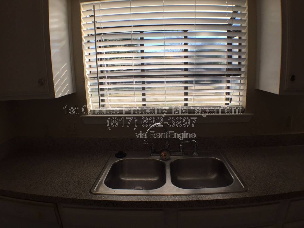 5821 Fair Wind St - Photo 4 of 9