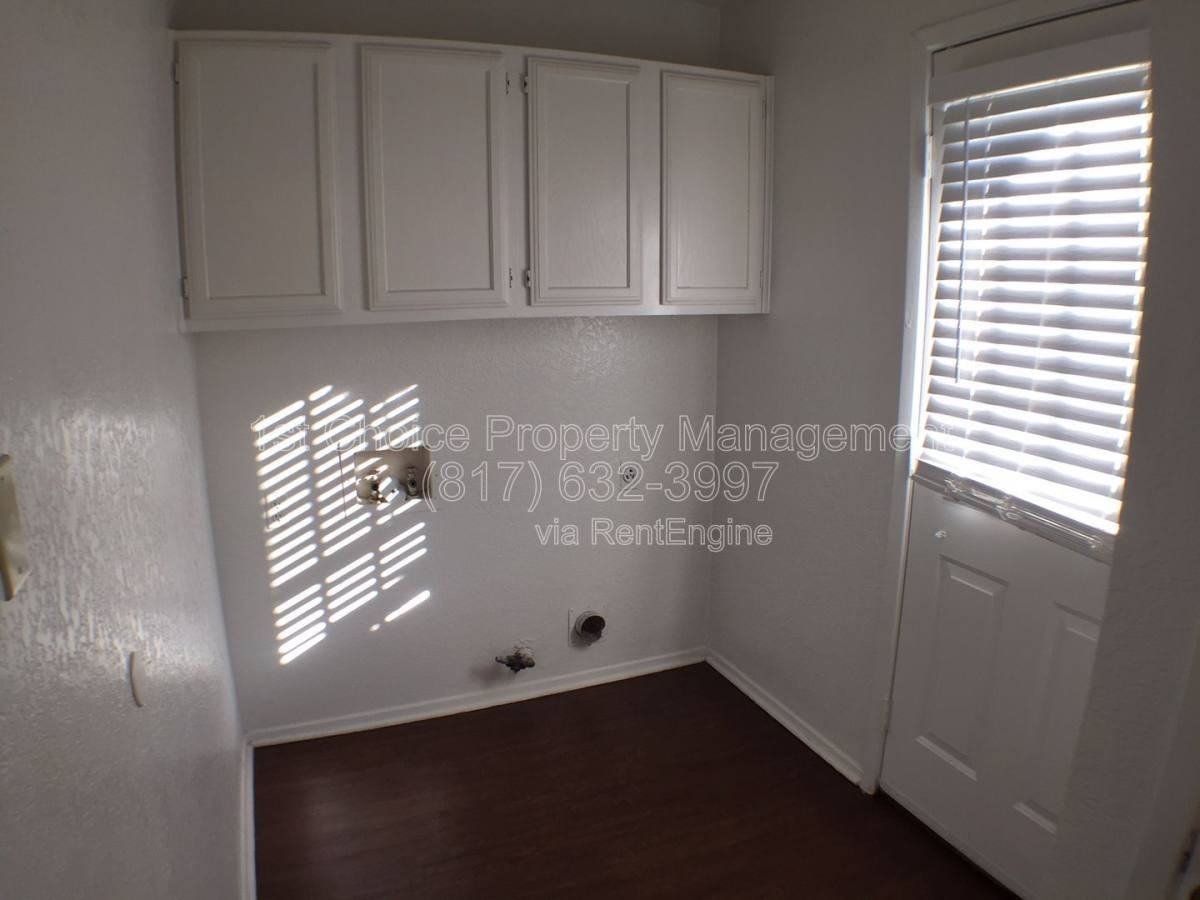 5821 Fair Wind St - Photo 5 of 9