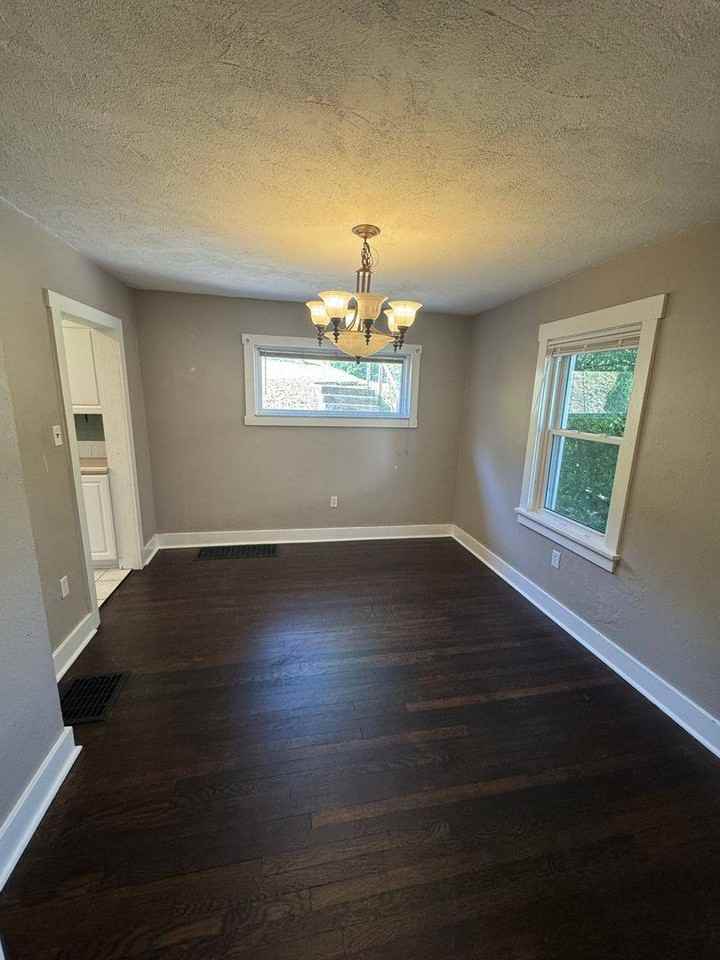 249 Elwyn Ave - Photo 5 of 10