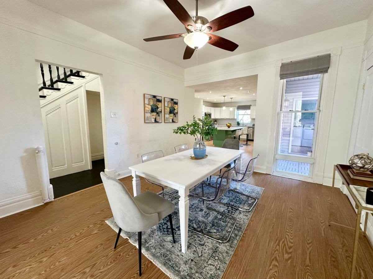 715 N Beatty St - Photo 2 of 10