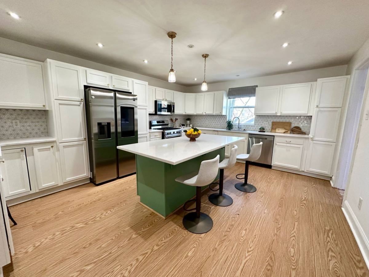 715 N Beatty St - Photo 4 of 10