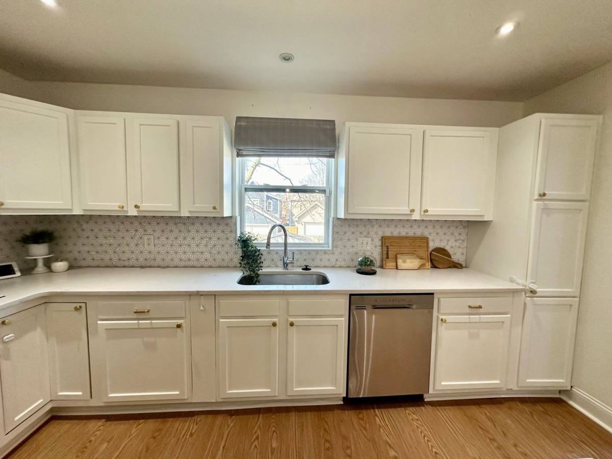 715 N Beatty St - Photo 7 of 10