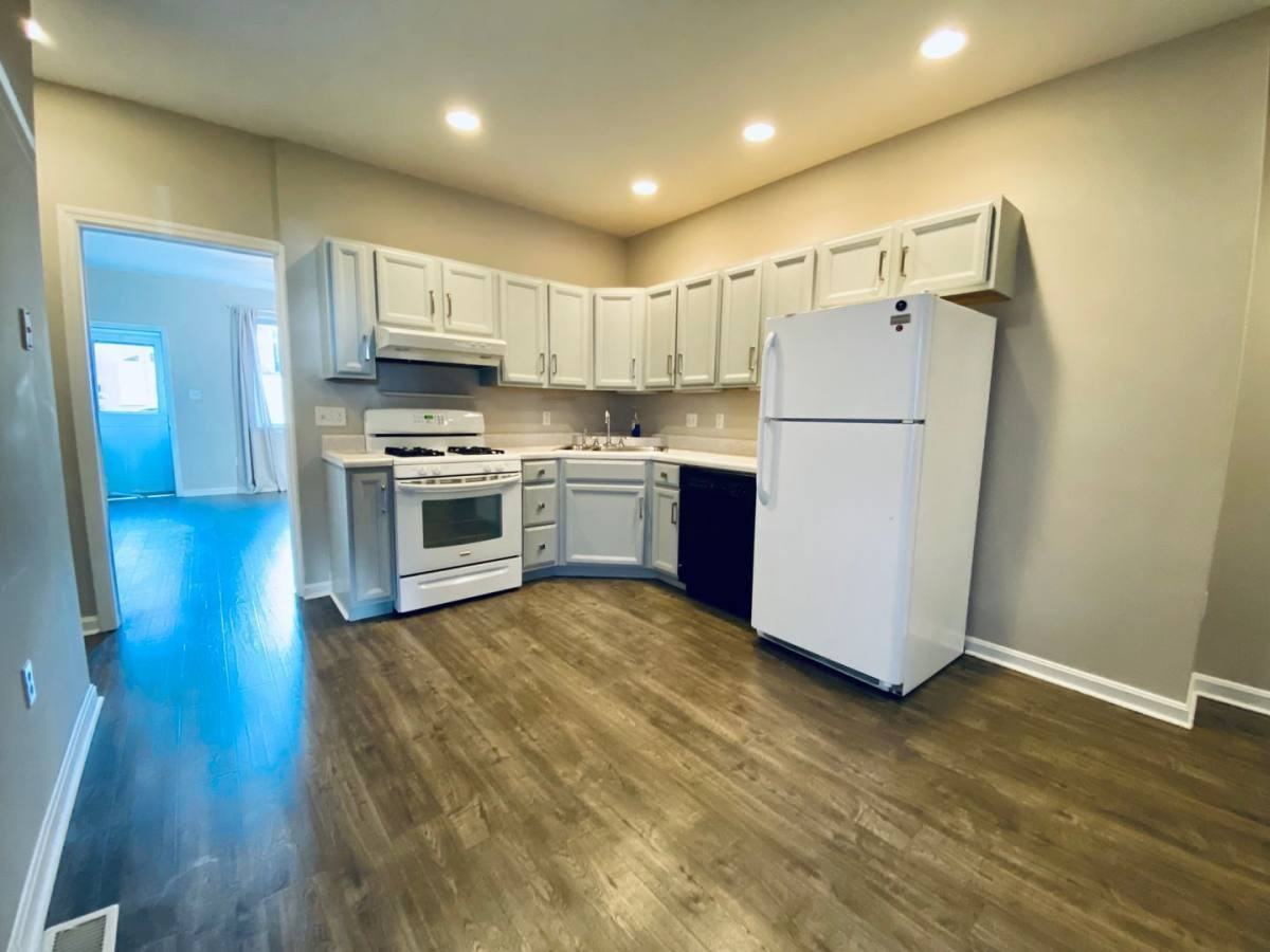 109 S 13th St #1 - Photo 2 of 10