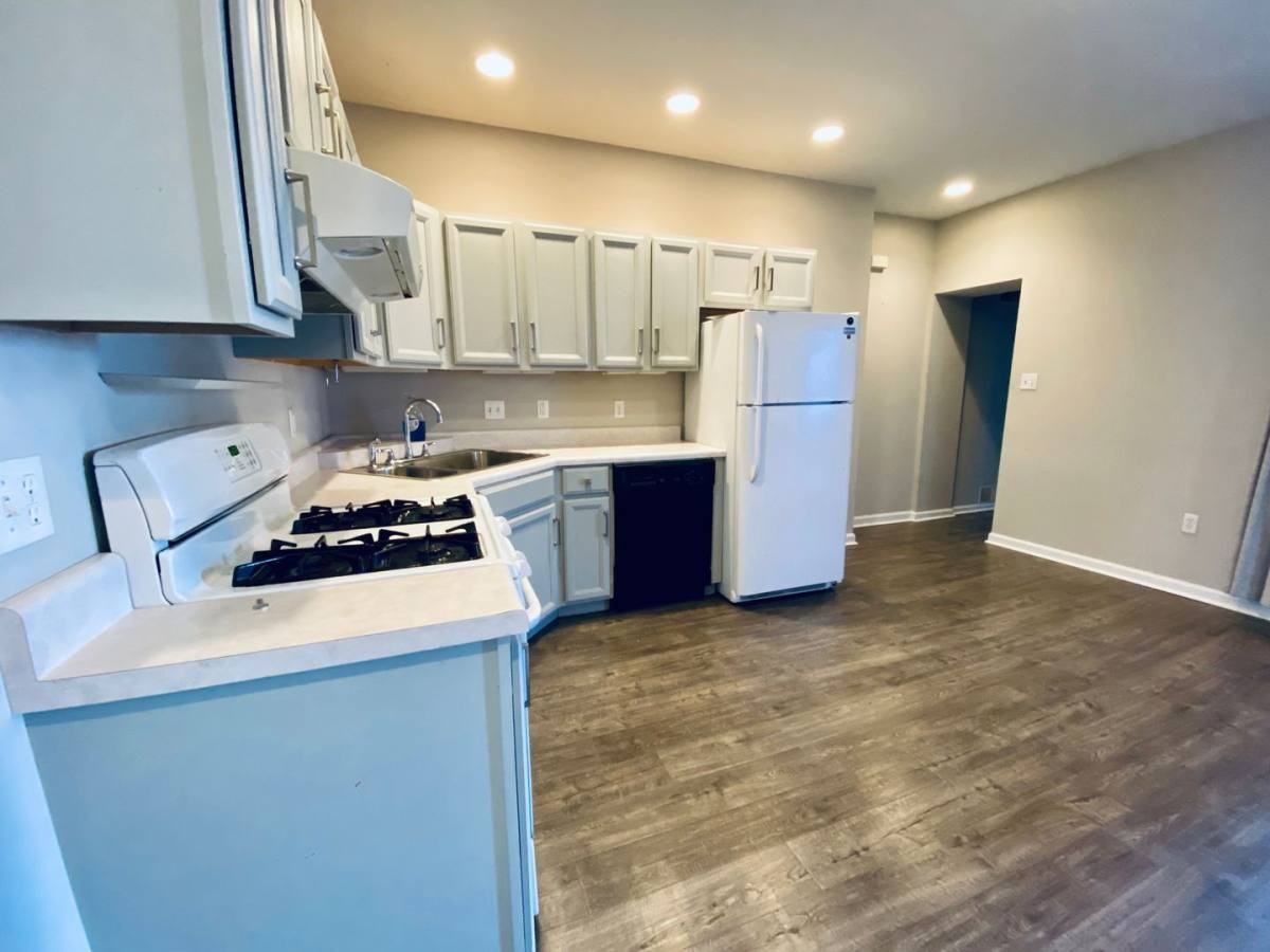 109 S 13th St #1 - Photo 3 of 10