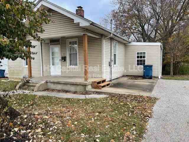 706 W Johnson St - Photo 2 of 10