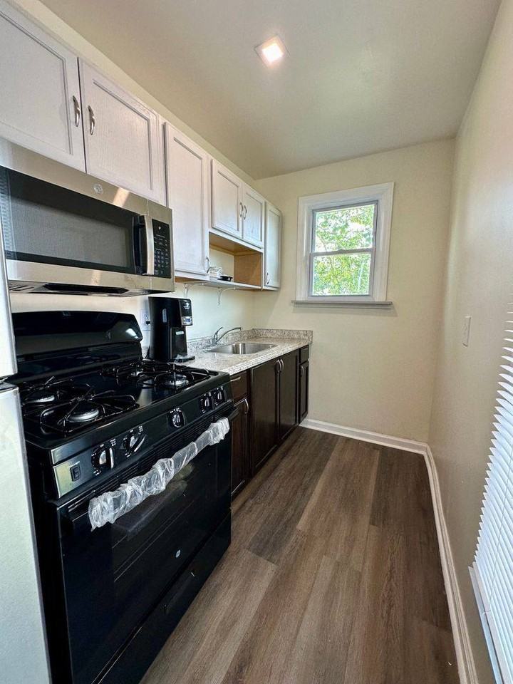 Avenue E #3 - Photo 3 of 7