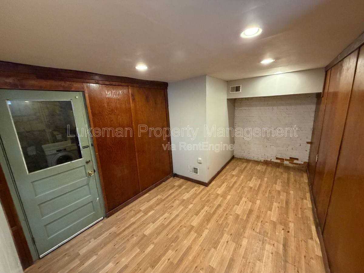 515 Village St - Photo 6 of 8