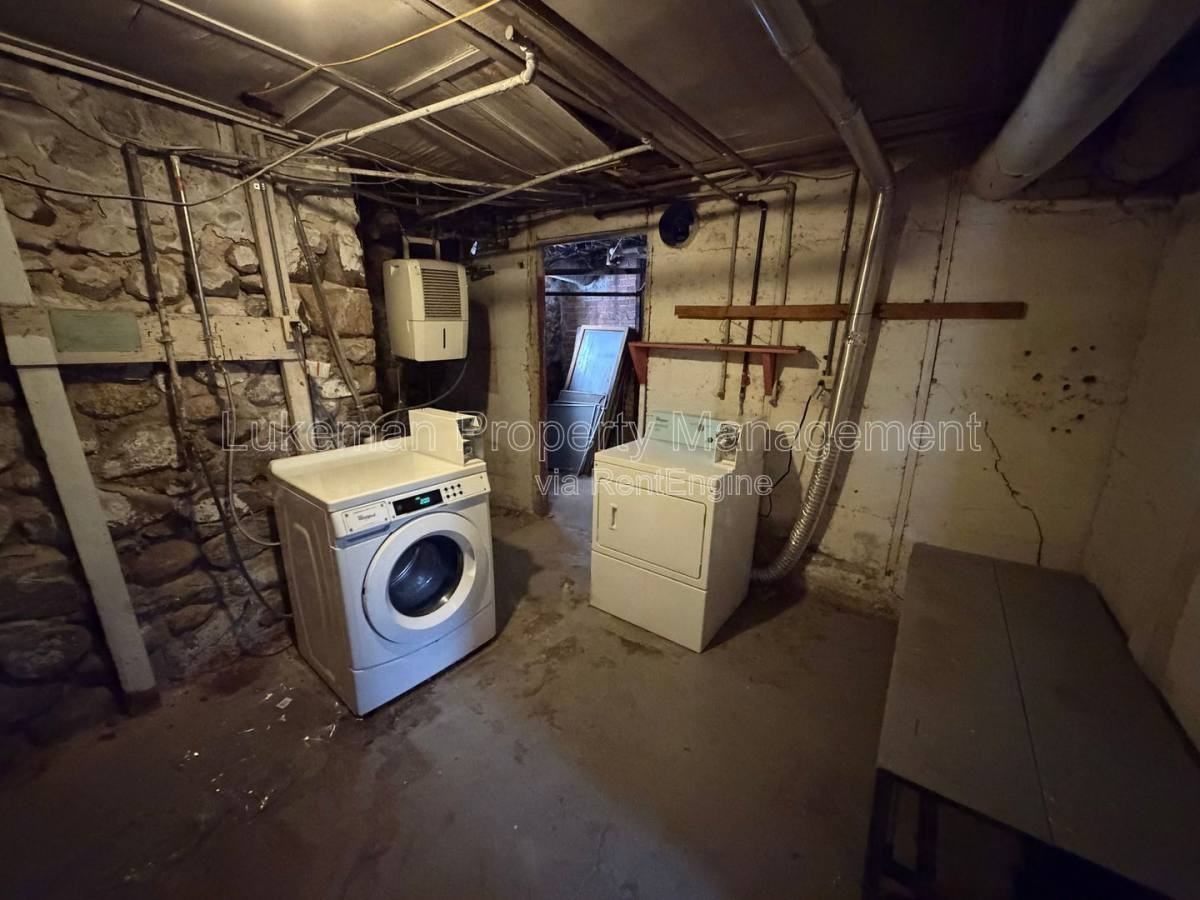 515 Village St - Photo 7 of 8