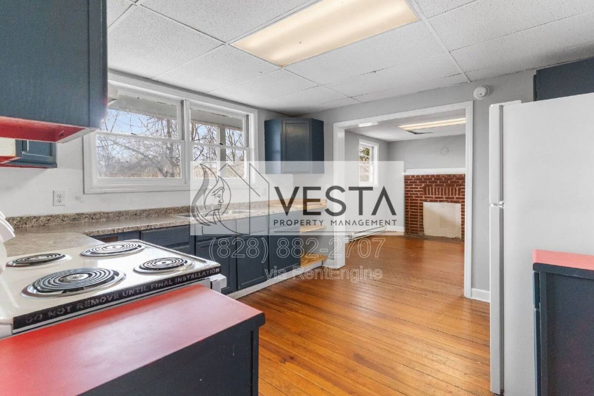 240 Hillside St - Photo 3 of 10