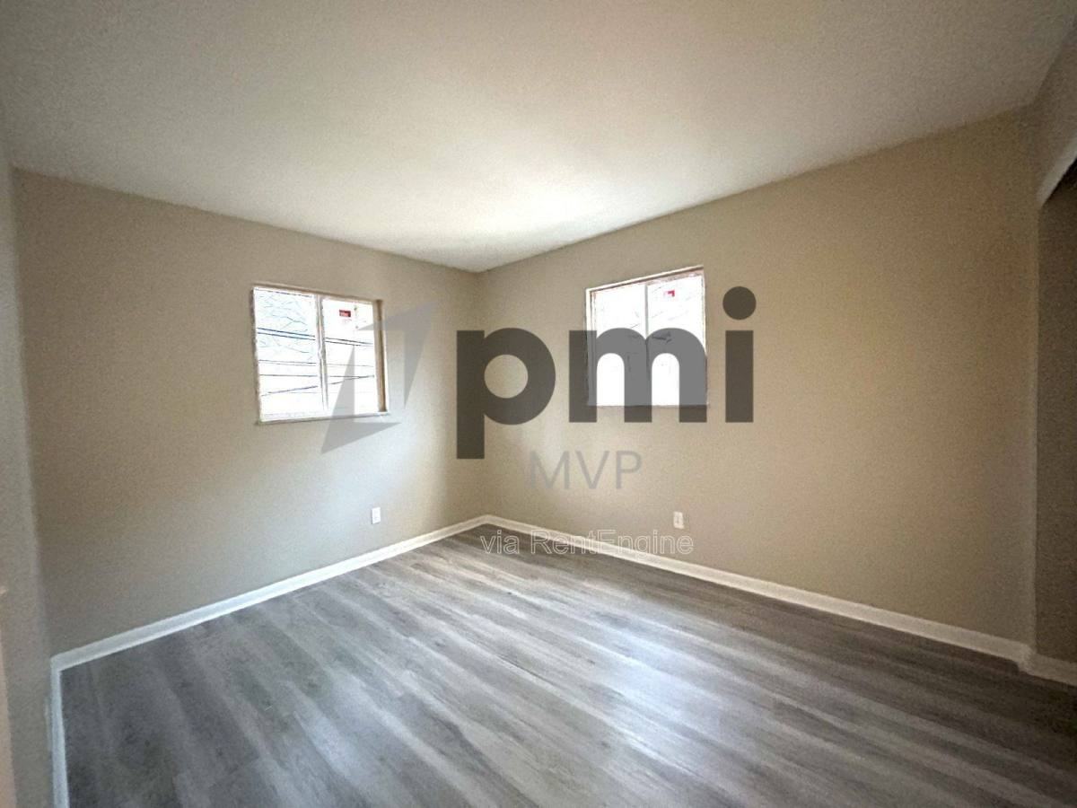 834 Whitethorne Ave #D - Photo 7 of 10