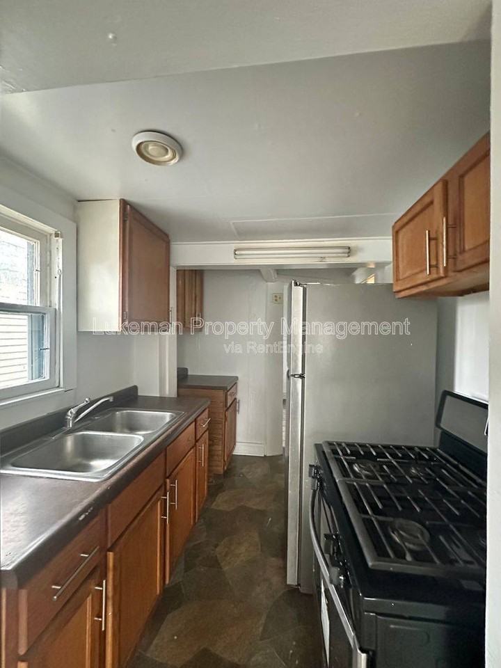 415 Davis St #4 - Photo 6 of 9