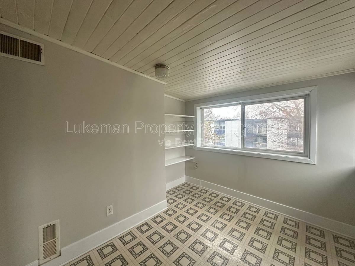 415 Davis St #4 - Photo 7 of 9