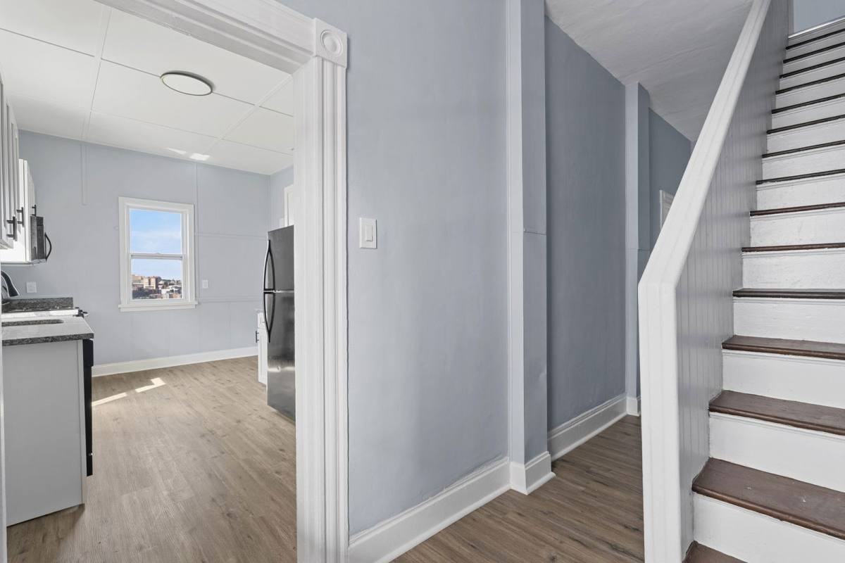 2721 Cobden St - Photo 3 of 10