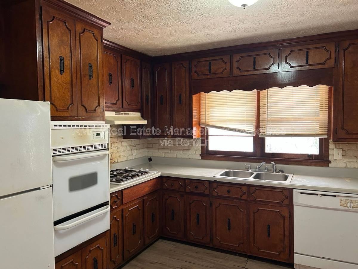 901 Ray St - Photo 2 of 8