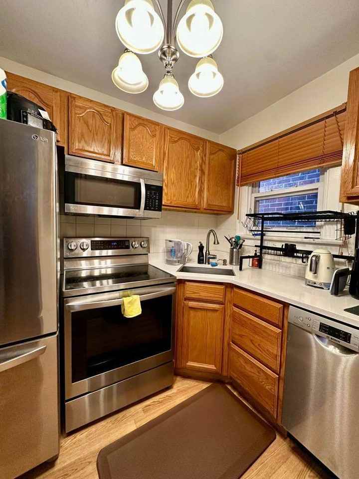 6526 Rosemoor St - Photo 7 of 10