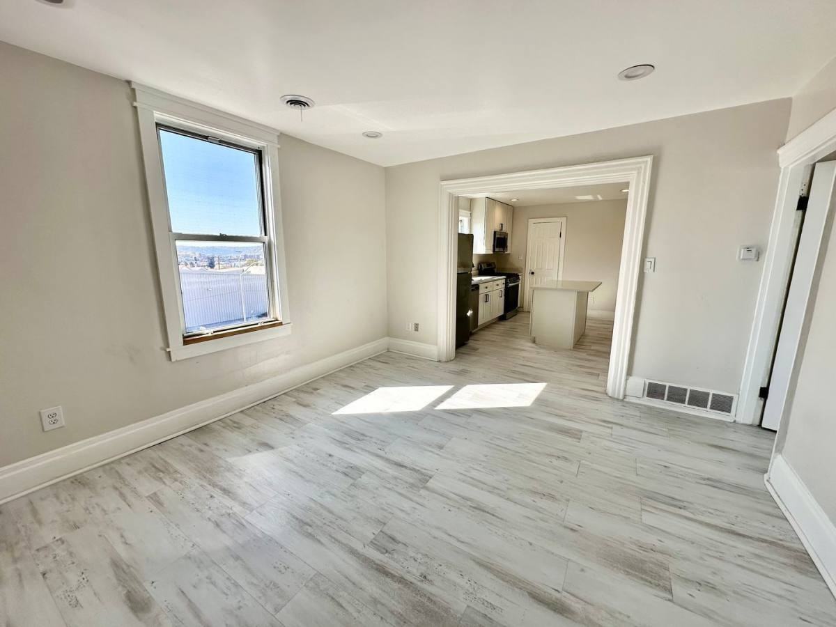 7500 Ellesmere St #6 - Photo 5 of 10